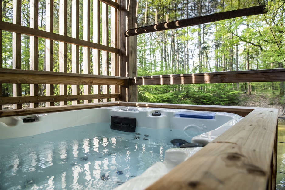 Loire Valley Lodges Treehouse Jacuzzi