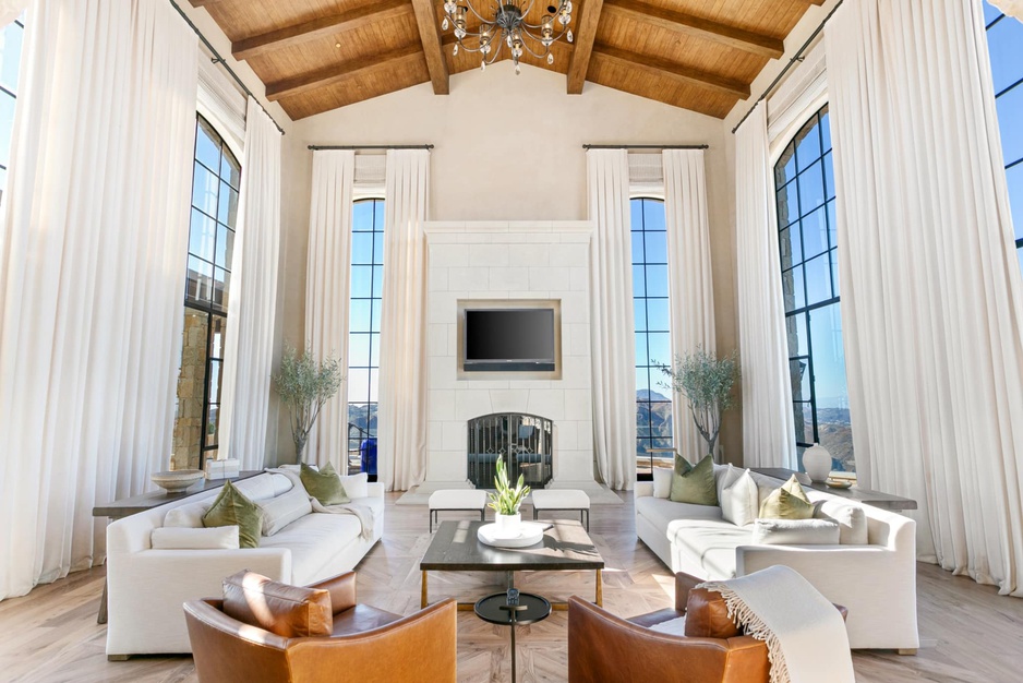 Malibu Rocky Oaks High Ceiling Living Room