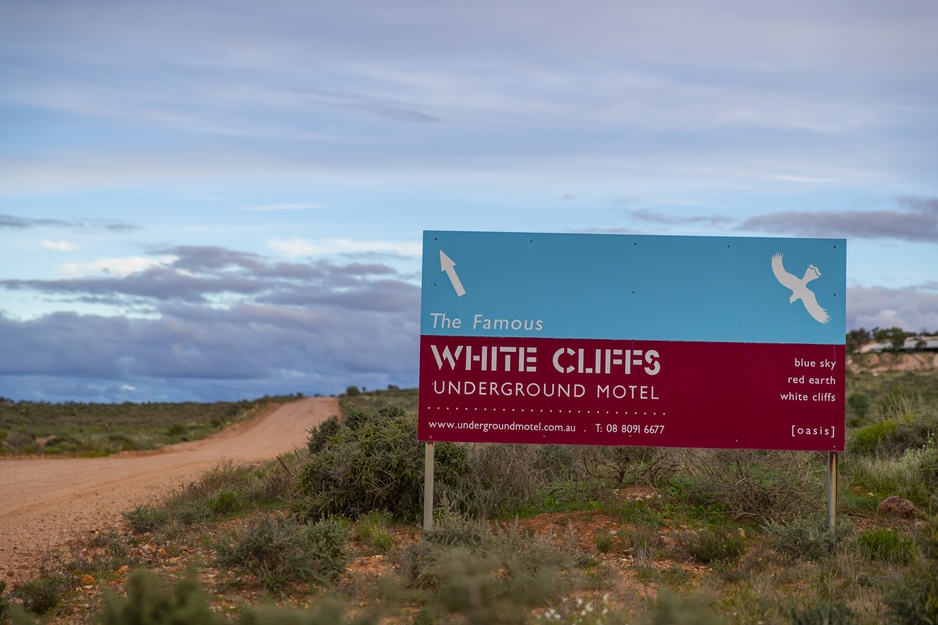 White Cliffs Underground Motel Signpost