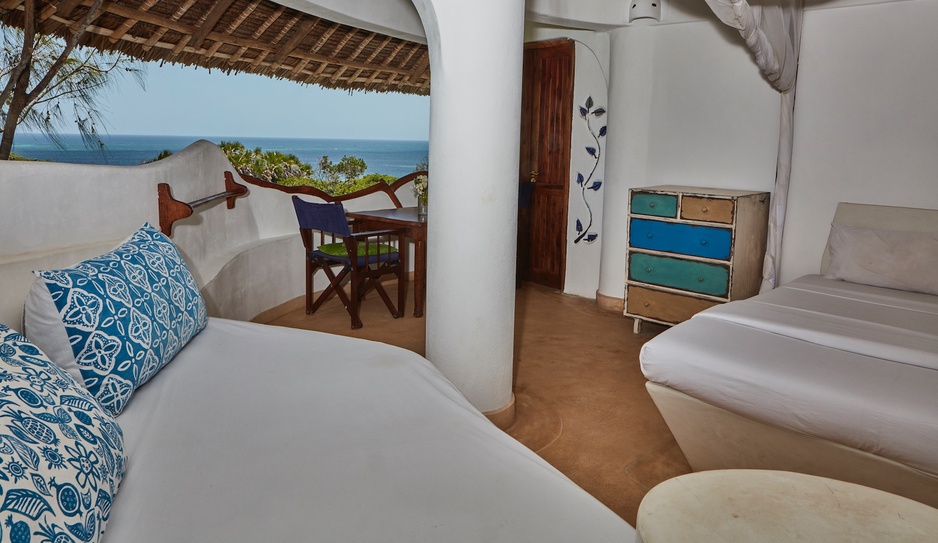 Watamu Treehouse sunrise room with 360 panorama