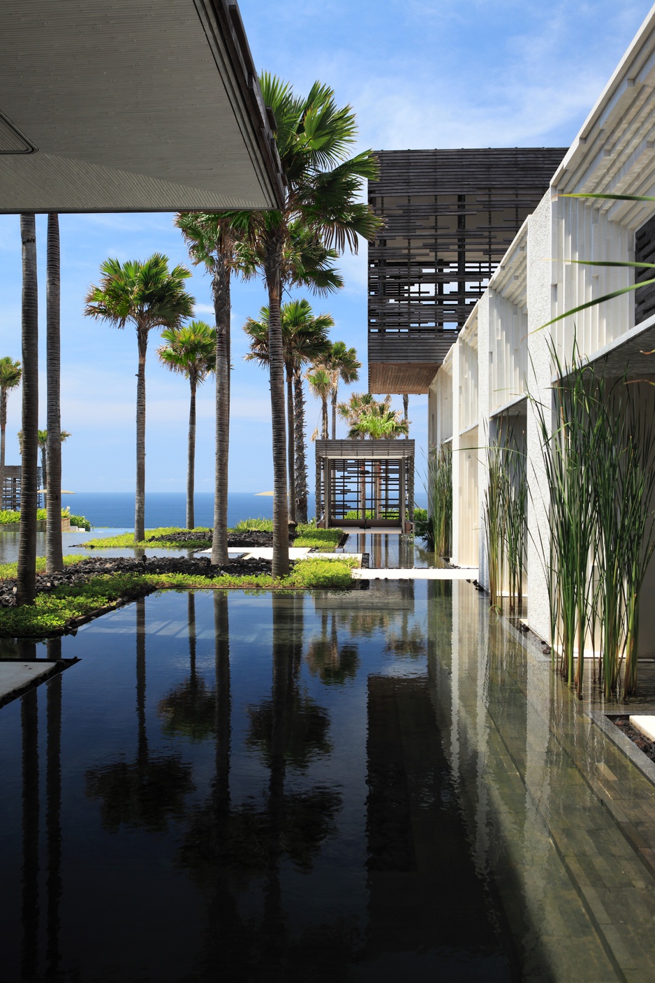 Alila Villas Uluwatu reflecting pool spa