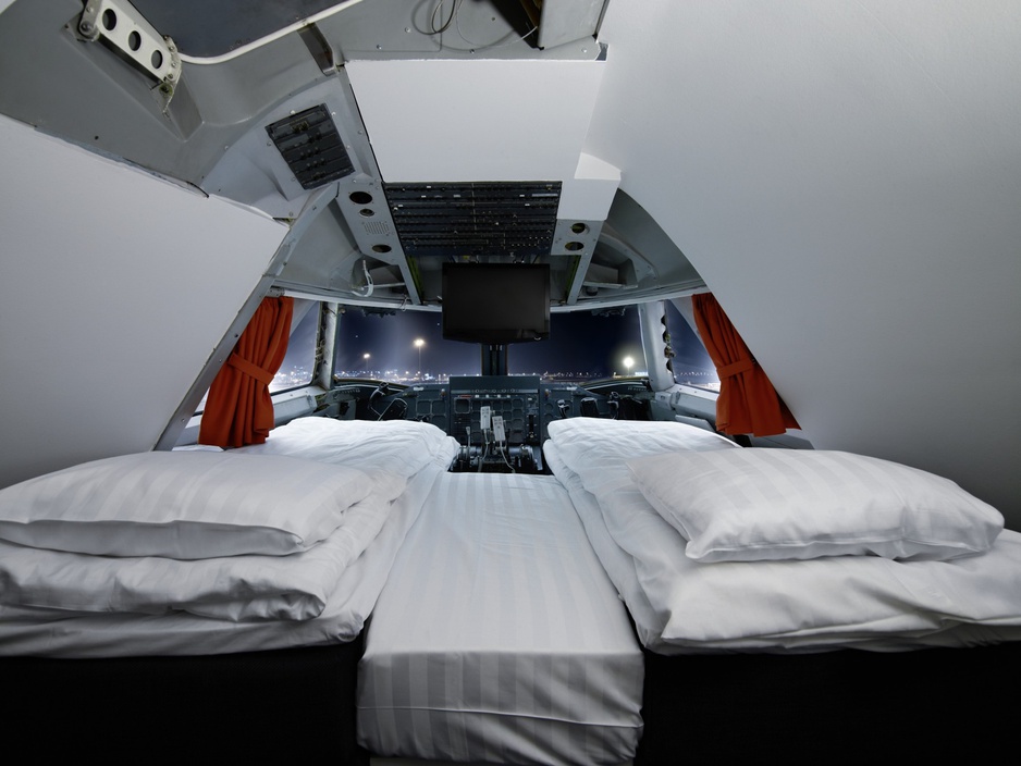 Sleep in the pilot cabin of a Boeing 747