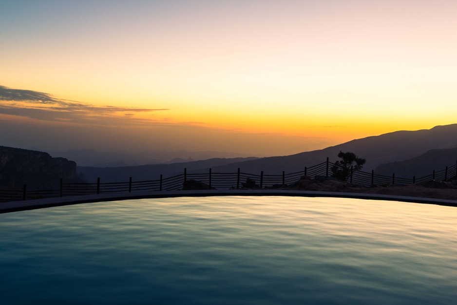 Swimming pool with Al Hajar Mountain panorama