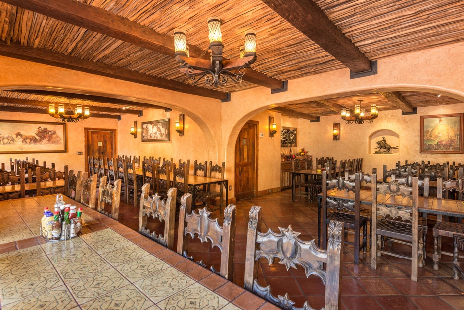 White Stallion Ranch Dining Room