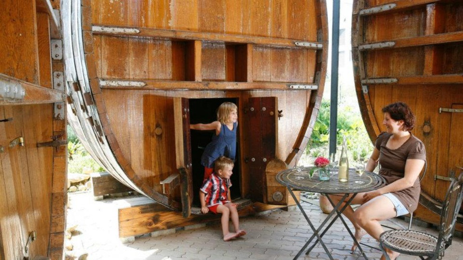 Waldmeier’s Fasshotel barrel with mother and daughter