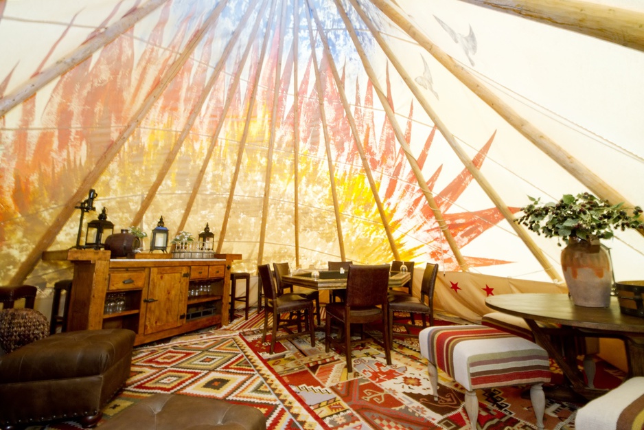 Mustang Monument Resort tipi interior