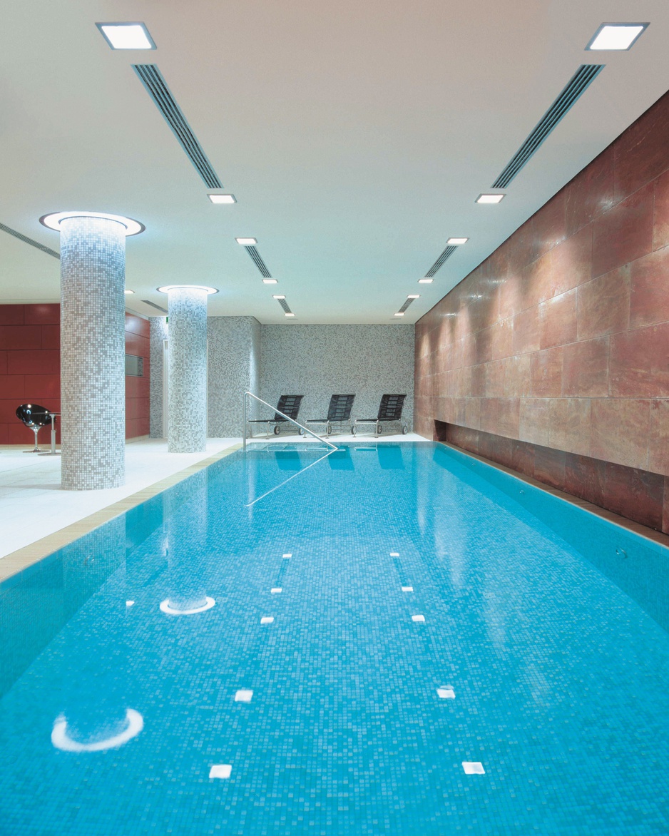 Radisson Blu Berlin Pool