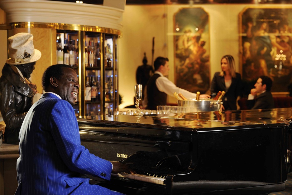 Rome Cavalieri hotel live piano night