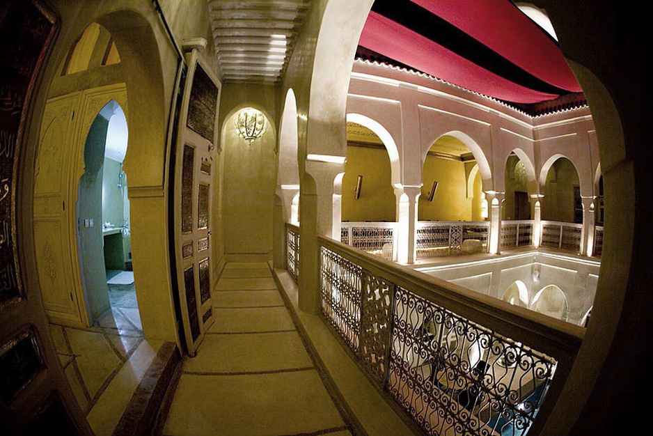 Riad AnaYela corridors