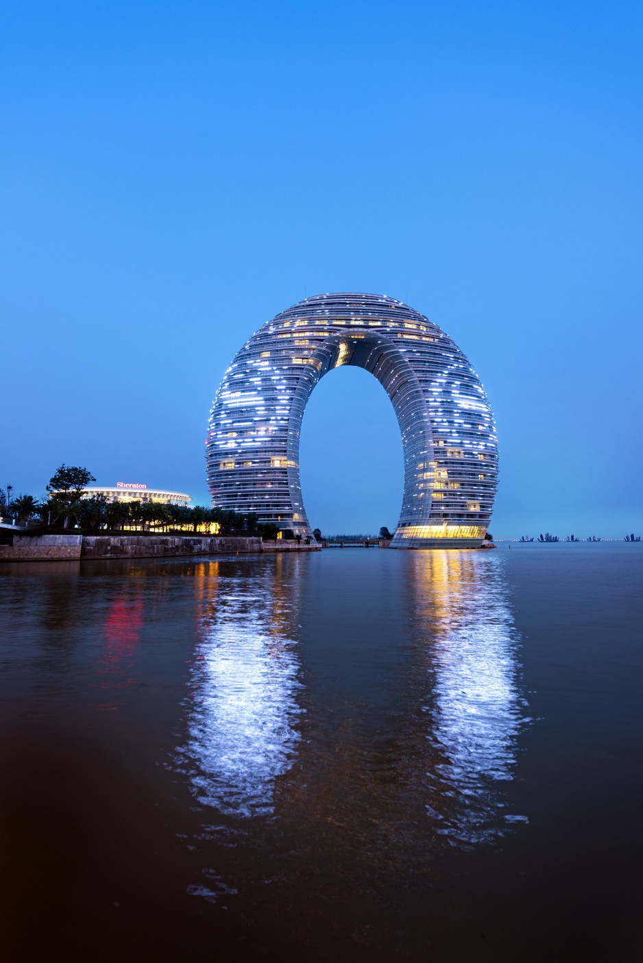 Sheraton Huzhou Hot Spring Resort light show at night