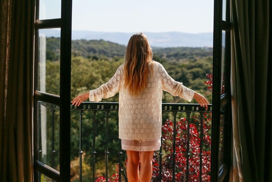 La Bobadilla girl looks out on the nature