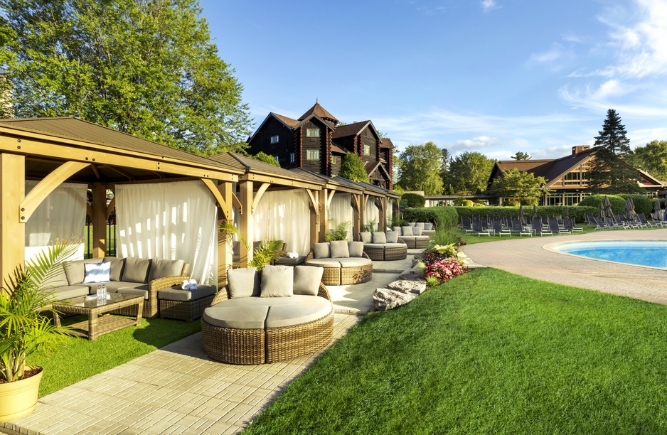 Fairmont Le Château Montebello Garden Cabanas & Outdoor Pool