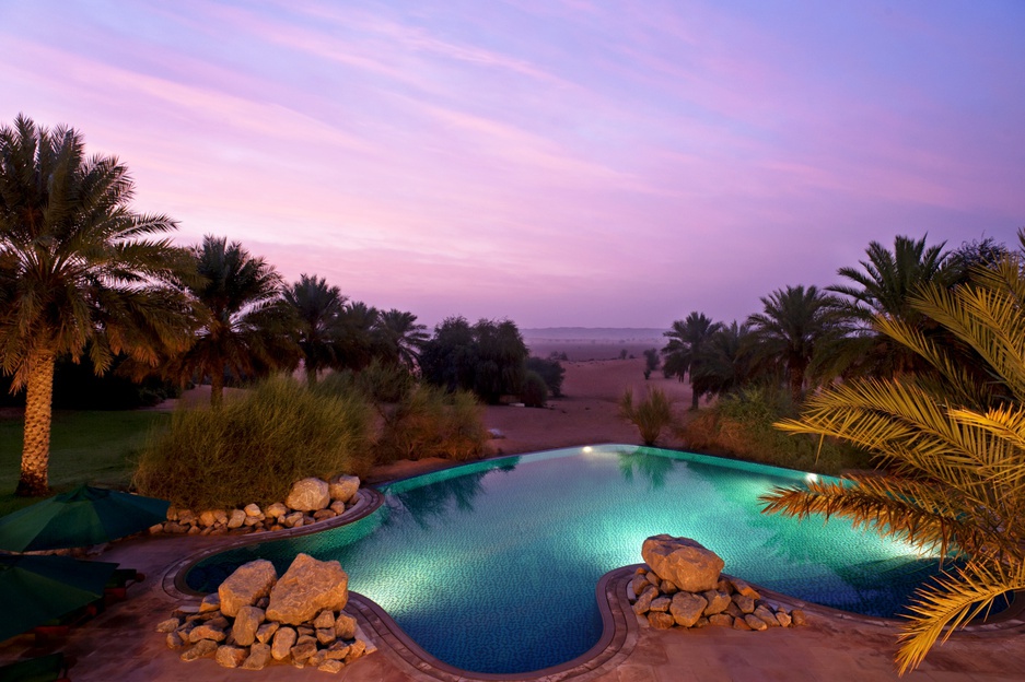 Al Maha Desert Resort swimming pool