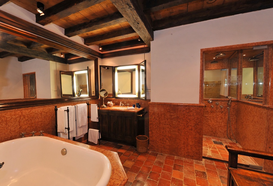 Chateau de Bagnols hotel bathroom