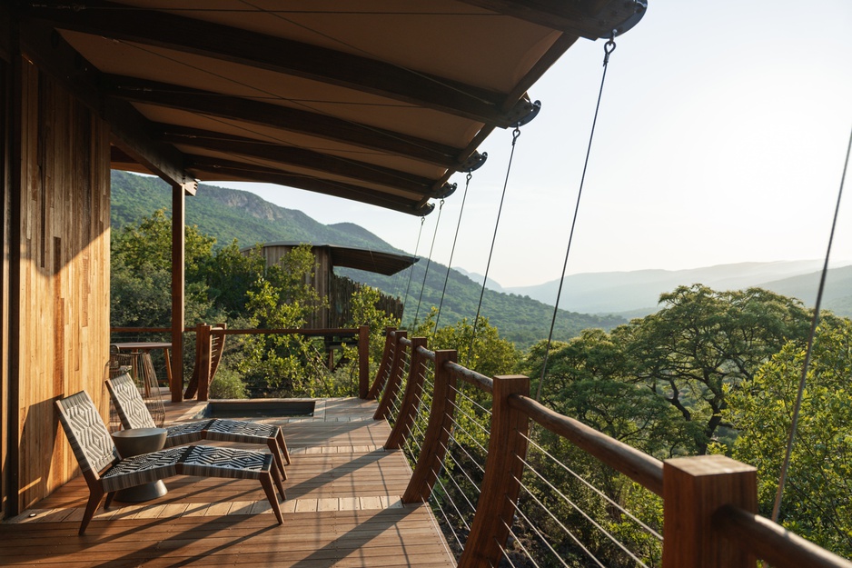 Few & Far Luvhondo Cliff Suite Terrace