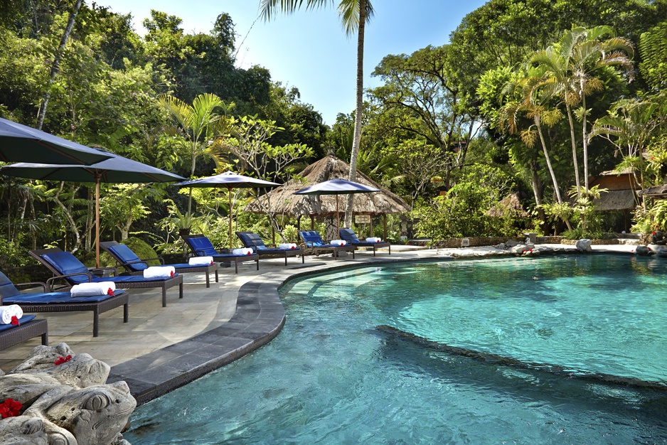 Hotel Tjampuhan swimming pool in the jungle