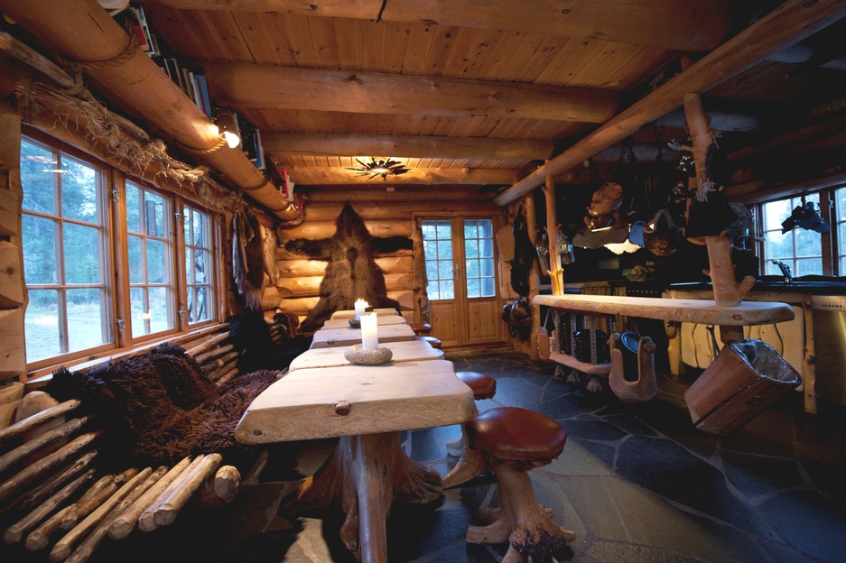 Engholm Husky Lodge dining room