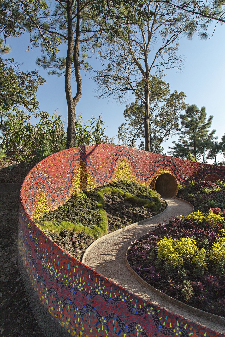 El Nido de Quetzalcóatl Garden Walls