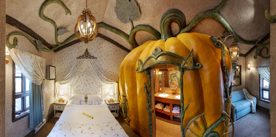 Fantasy Tower Cottages - Cinderella's Gown Room