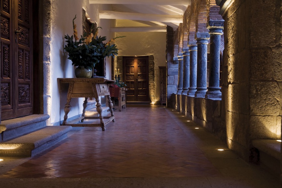 Inkaterra La Casona patio corridor