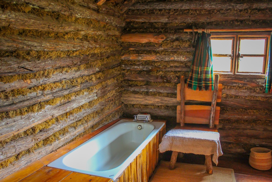 Main cabin bathroom