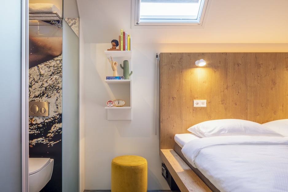 Bunk Hotel Amsterdam Most Epic Room Bed & Bath