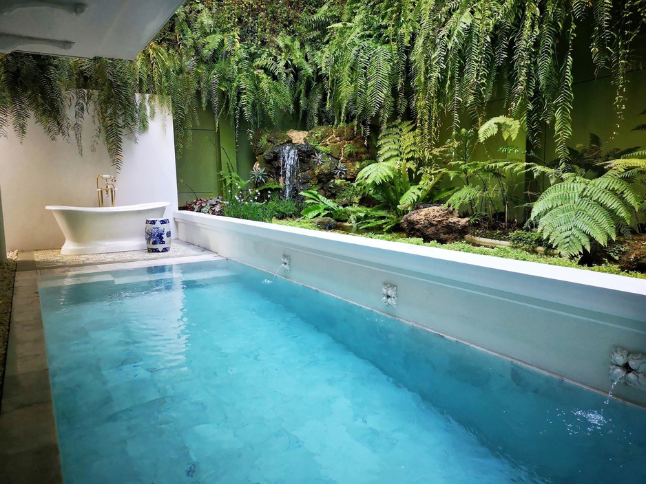 The Inside House Waterfall Pool Suite Pool