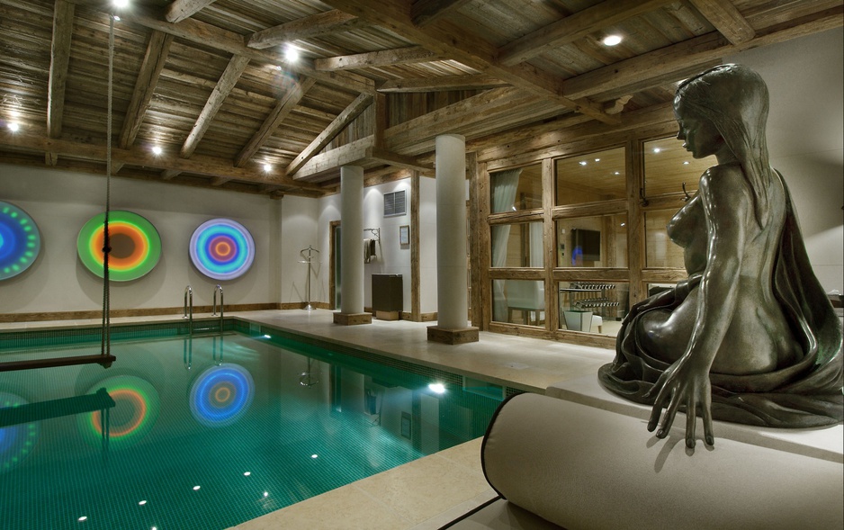 Grande Roche Chalet pool and statue of a girl