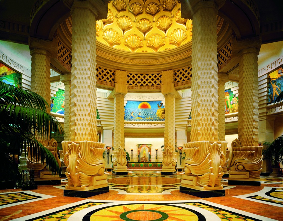 Hotel Atlantis Paradise Island lobby