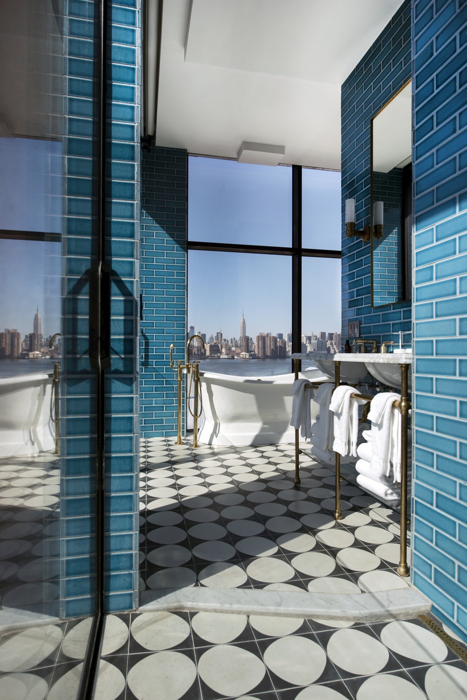 The Williamsburg Hotel Bathroom With Manhattan Panorama