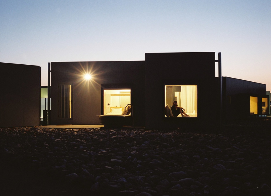 Hotel Aire de Bardenas at night