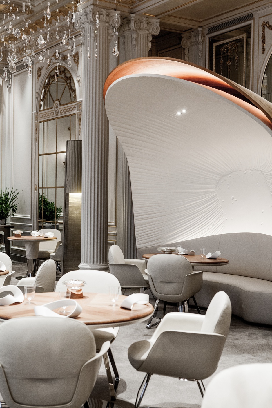 Hotel Plaza Athenee Paris lounge