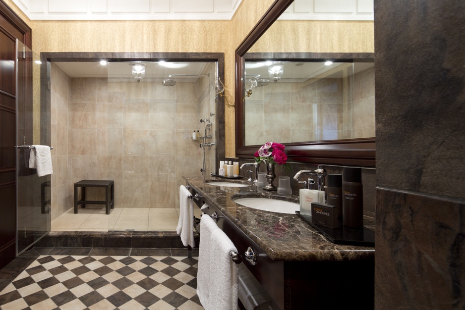 Hotel Metropole bathroom