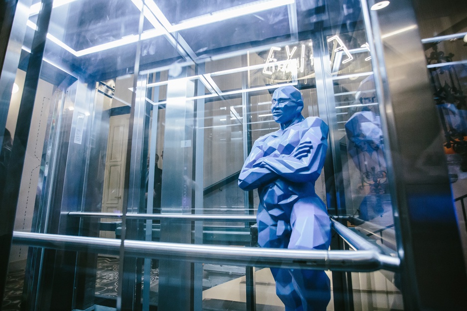 MeetMe23 Elevator With A Giant 3D Printed Blue Man