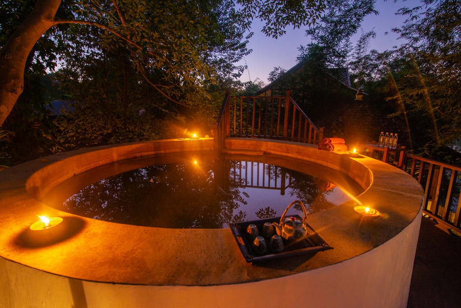 Muang La Lodge Hot Tub At Night