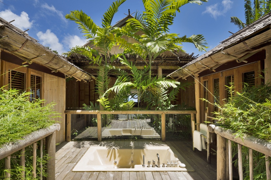 6BR Private Cliff Pool Reserve Bathroom