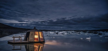 AuroraHut - Floating Hotel in the Fjallsarlon Glacier Lagoon