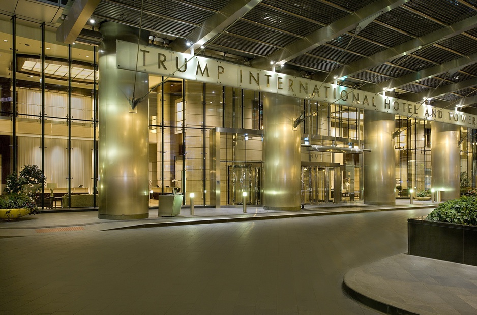 Trump Hotel Chicago entrance