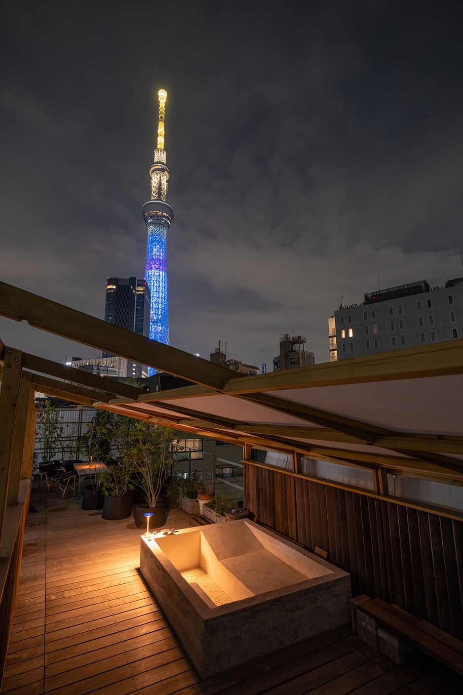 AET Hotel Apartment Rooftop Terrace Hot Tub And Tokyo Skytree At Night