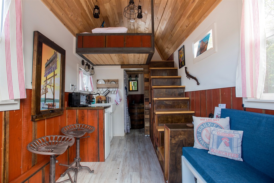 Tiny Digs Hotel - Tiny Barn House Interior