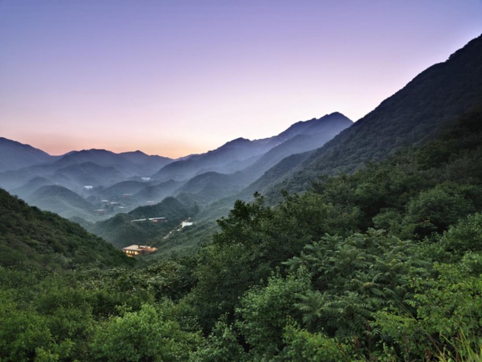 Commune by the Great Wall villas in the hills