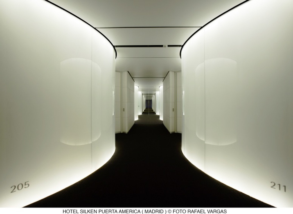 Hotel Silken Puerta América Madrid white corridor