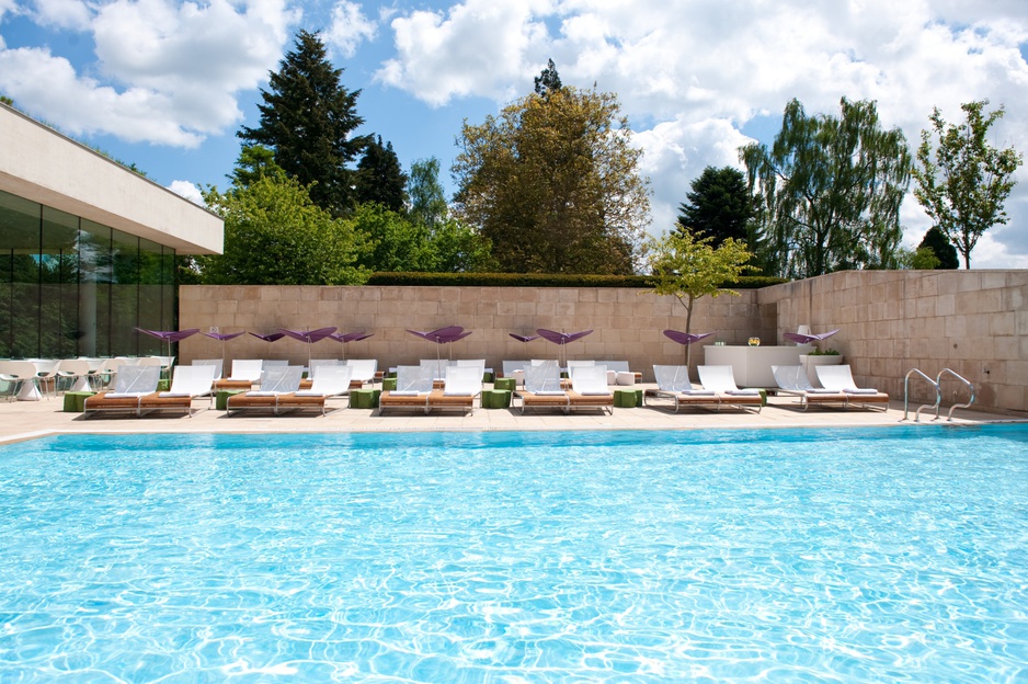 Cowley Manor swimming pool