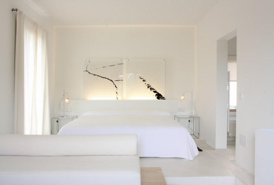 White design room at Son Gener