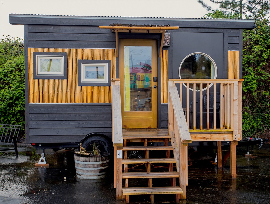 Tiny Digs Hotel - Tiny Bamboo House