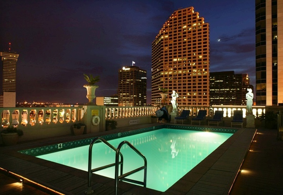 Le Pavillon Hotel rooftop pool