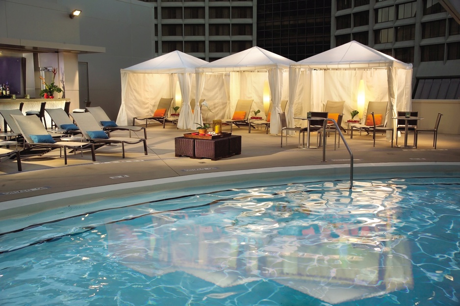 Atlanta Marriott Marquis Hotel Indoor-Outdoor Pool