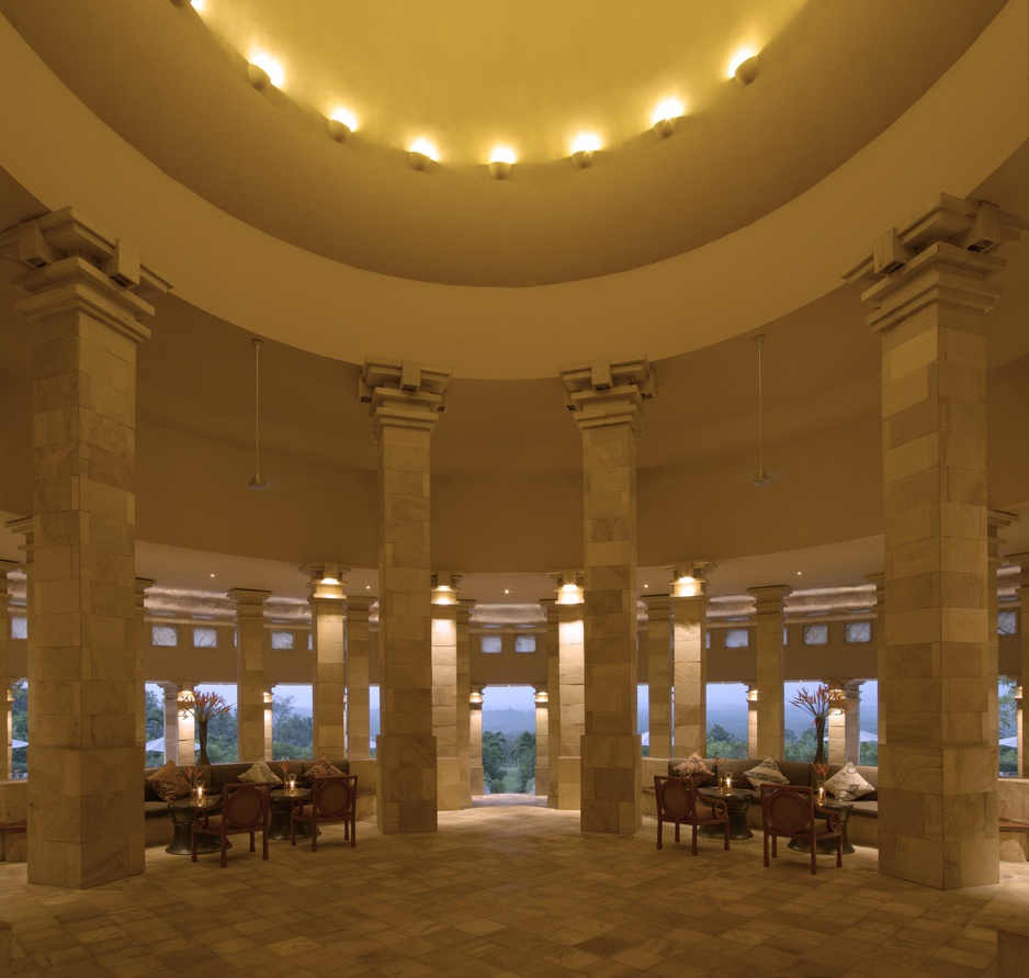 Amanjiwo Rotunda Bar