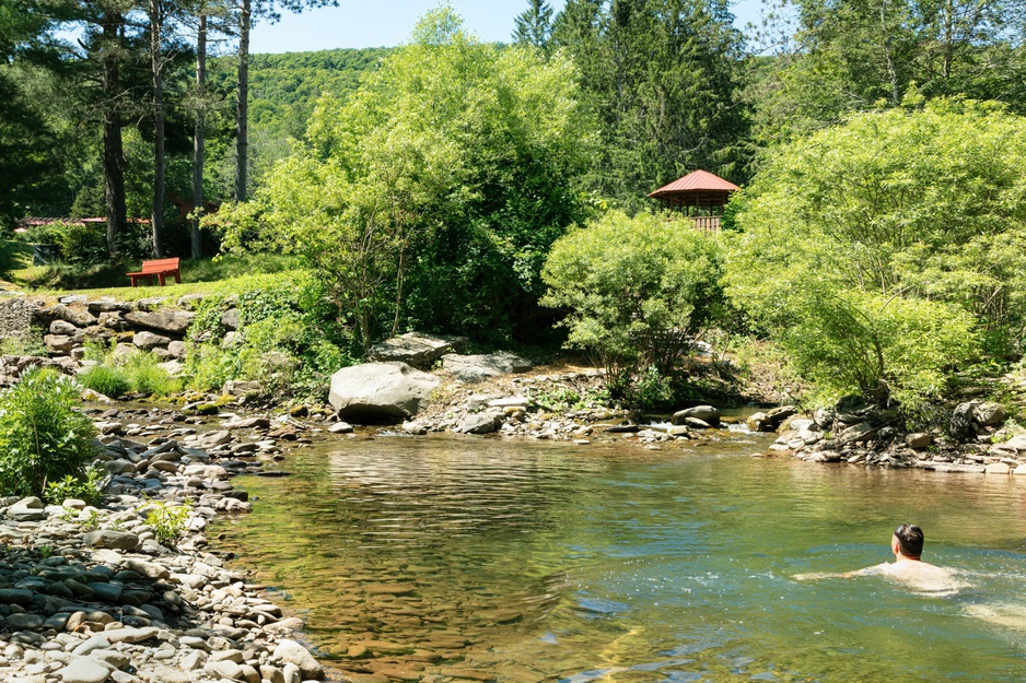 Urban Cowboy Lodge River