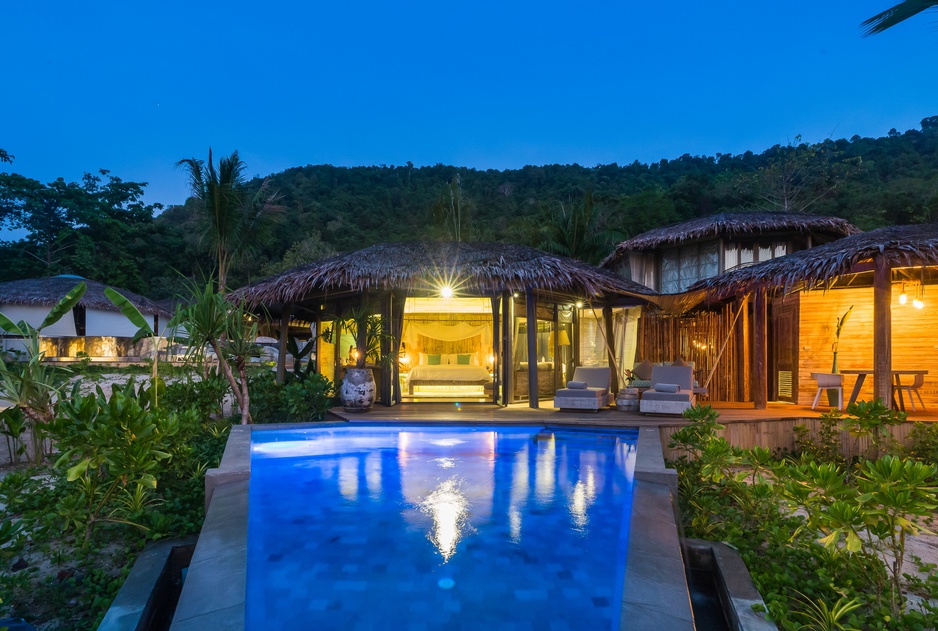 Beachfront Pool Villa